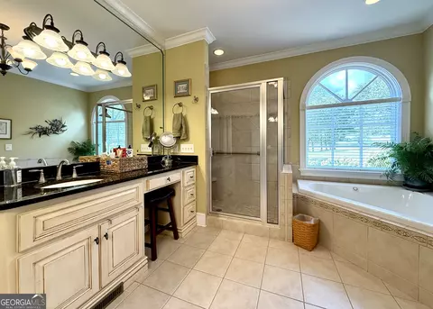 Bath - 264 River Fields Dr, Clarkesville, GA 30523 photo 2 of 7