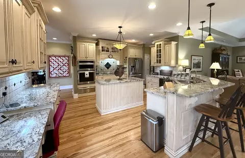 Kitchen - 264 River Fields Dr, Clarkesville, GA 30523 photo 4 of 6