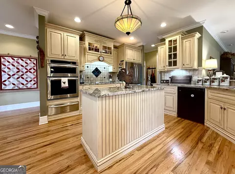 Kitchen - 264 River Fields Dr, Clarkesville, GA 30523 photo 2 of 6