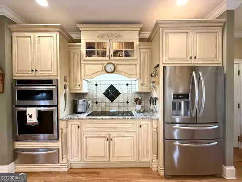Kitchen - 264 River Fields Dr, Clarkesville, GA 30523 photo 5 of 6