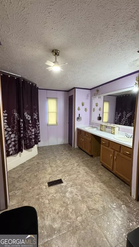 Bath - 4010 Fairhaven Dr, Collins, GA 30421 photo 2 of 3