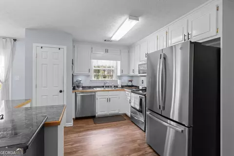 Kitchen - 320 Cobb Ct, Hampton, GA 30228 photo 1 of 2
