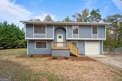 2432 Mistletoe Ln, Snellville, GA 30039