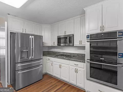 Kitchen - 200 Magnolia Ct, Mcdonough, GA 30252 photo 5 of 6