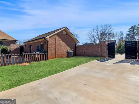 Exterior - 200 Magnolia Ct, Mcdonough, GA 30252 photo 16 of 26