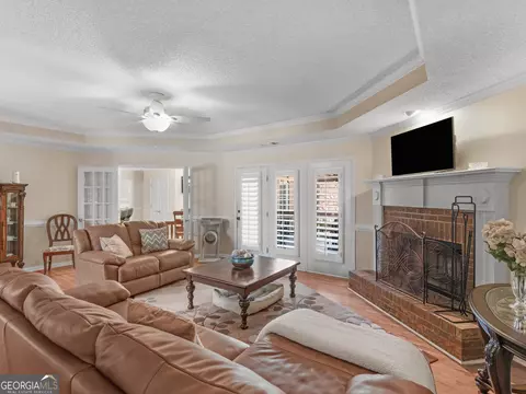 Living - 200 Magnolia Ct, Mcdonough, GA 30252 photo 3 of 5