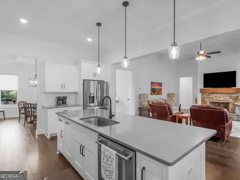 Kitchen - 352 Thunderbolt Ln, Williamson, GA 30292 photo 2 of 3