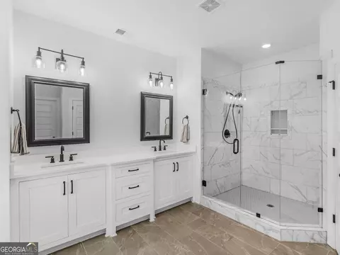 Bath - 352 Thunderbolt Ln, Williamson, GA 30292 photo 3 of 3