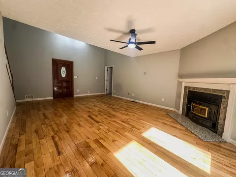 Living - 198 Hickory Ave, Demorest, GA 30535 photo 2 of 4