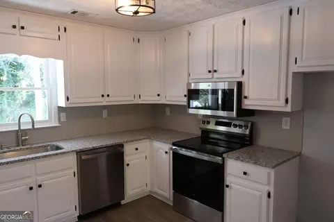 Kitchen - 198 Hickory Ave, Demorest, GA 30535 photo 2 of 3