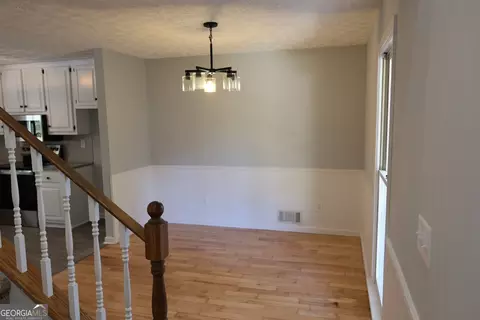 Living - 198 Hickory Ave, Demorest, GA 30535 photo 3 of 4