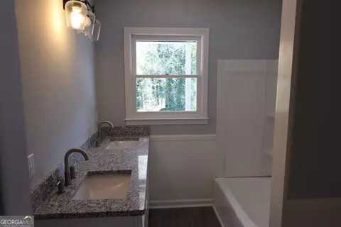 Bath - 198 Hickory Ave, Demorest, GA 30535 photo 4 of 7