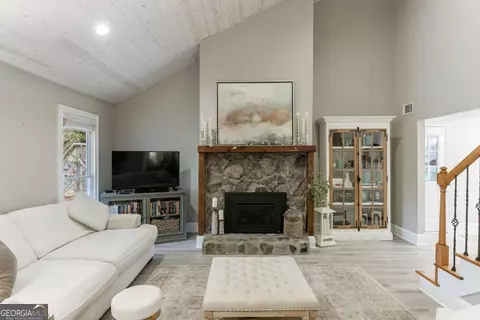 515 Forest Pl, Roswell, GA 30076