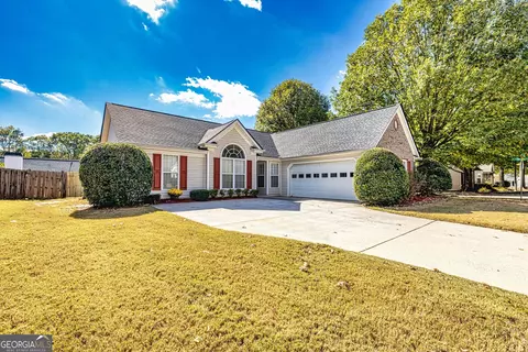 146 N Square Ln, Newnan, GA 30263