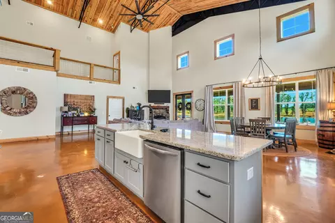 Kitchen - 239 Walters Rd, Barnesville, GA 30204 photo 8 of 10