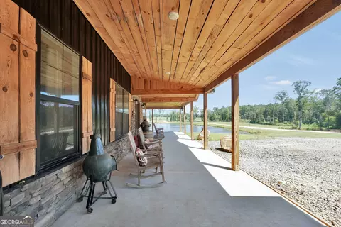 Exterior - 239 Walters Rd, Barnesville, GA 30204 photo 2 of 7