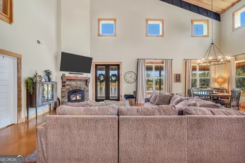 Living - 239 Walters Rd, Barnesville, GA 30204 photo 3 of 11