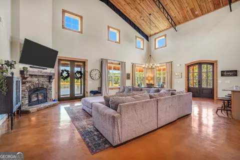 Living - 239 Walters Rd, Barnesville, GA 30204 photo 7 of 11