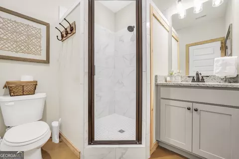 Bath - 239 Walters Rd, Barnesville, GA 30204 photo 6 of 10