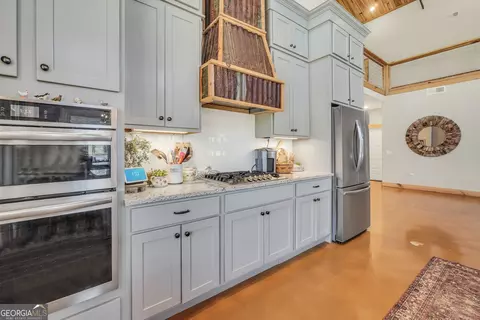 Kitchen - 239 Walters Rd, Barnesville, GA 30204 photo 7 of 10