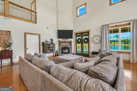 Living - 239 Walters Rd, Barnesville, GA 30204 photo 5 of 11