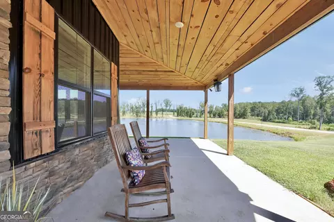 Exterior - 239 Walters Rd, Barnesville, GA 30204 photo 4 of 7