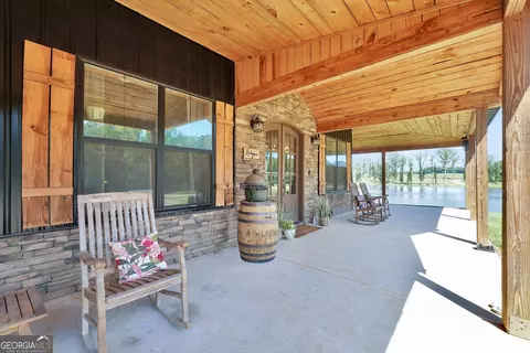 Exterior - 239 Walters Rd, Barnesville, GA 30204 photo 1 of 7