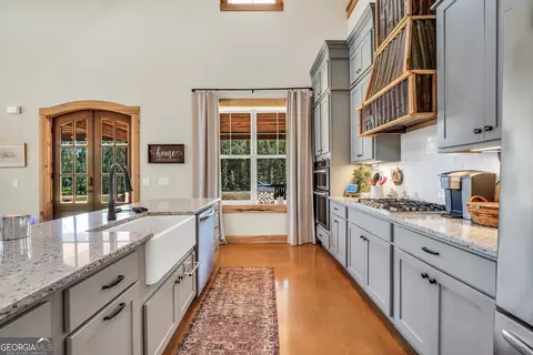 Kitchen - 239 Walters Rd, Barnesville, GA 30204 photo 2 of 10