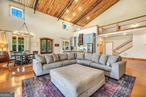 Living - 239 Walters Rd, Barnesville, GA 30204 photo 9 of 11