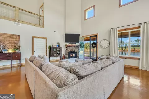 Living - 239 Walters Rd, Barnesville, GA 30204 photo 11 of 11