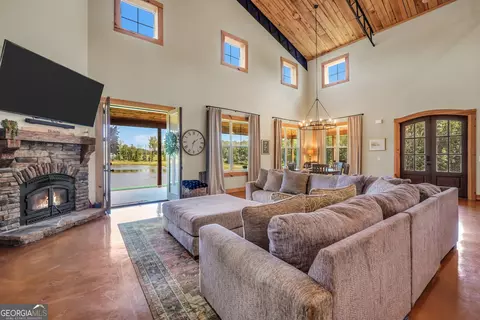 Living - 239 Walters Rd, Barnesville, GA 30204 photo 8 of 11