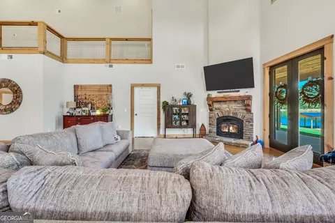 Living - 239 Walters Rd, Barnesville, GA 30204 photo 6 of 11