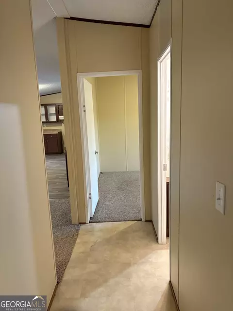 Entry Way - 412 Pullen Ln, Dublin, GA 31021 photo 3 of 4