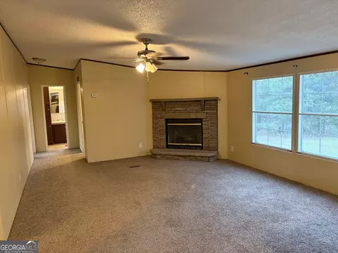 Living - 412 Pullen Ln, Dublin, GA 31021 photo 3 of 4