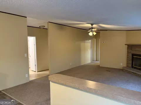 Living - 412 Pullen Ln, Dublin, GA 31021 photo 4 of 4