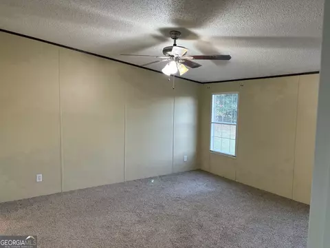 Living - 412 Pullen Ln, Dublin, GA 31021 photo 2 of 4