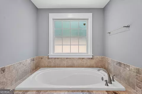 Bath - 114 Millridge Dr, Lagrange, GA 30240 photo 4 of 8