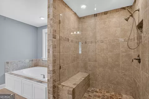 Bath - 114 Millridge Dr, Lagrange, GA 30240 photo 2 of 8