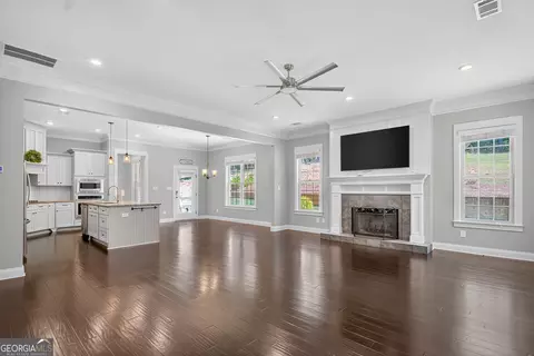 Living - 114 Millridge Dr, Lagrange, GA 30240 photo 2 of 5