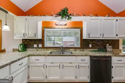 Kitchen - 894 Lake Circle Rd, Buchanan, GA 30113 photo 2 of 3