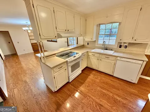 Kitchen - 596 Kay St, Jackson, GA 30233 photo 1 of 3