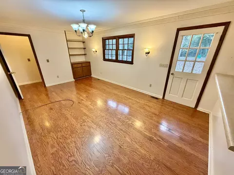 Living - 596 Kay St, Jackson, GA 30233 photo 4 of 7