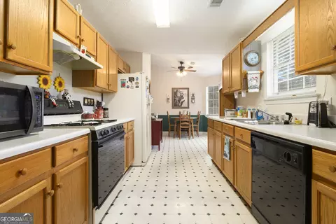 Kitchen - 248 Fern Ct, Hampton, GA 30228 photo 1 of 1