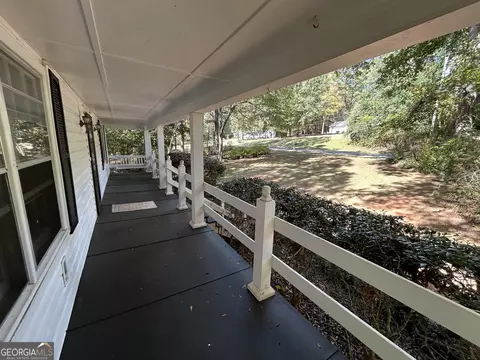 Exterior - 104 Spring Valley Dr, Lagrange, GA 30240 photo 4 of 19