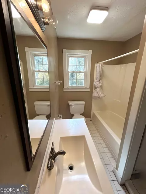 Bath - 104 Spring Valley Dr, Lagrange, GA 30240 photo 3 of 4