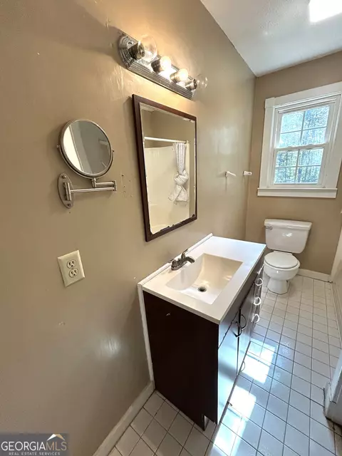 Bath - 104 Spring Valley Dr, Lagrange, GA 30240 photo 4 of 4