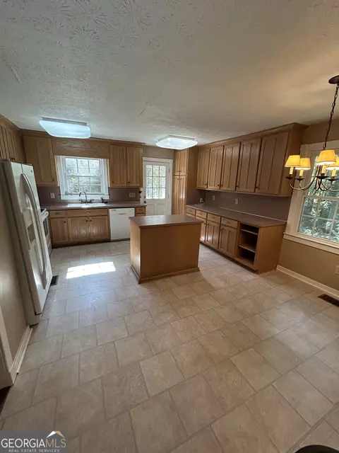 Kitchen - 104 Spring Valley Dr, Lagrange, GA 30240 photo 1 of 6