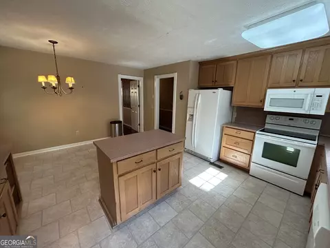 Kitchen - 104 Spring Valley Dr, Lagrange, GA 30240 photo 4 of 6