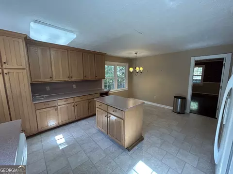 Kitchen - 104 Spring Valley Dr, Lagrange, GA 30240 photo 5 of 6