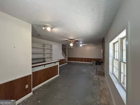 Living - 104 Spring Valley Dr, Lagrange, GA 30240 photo 3 of 4